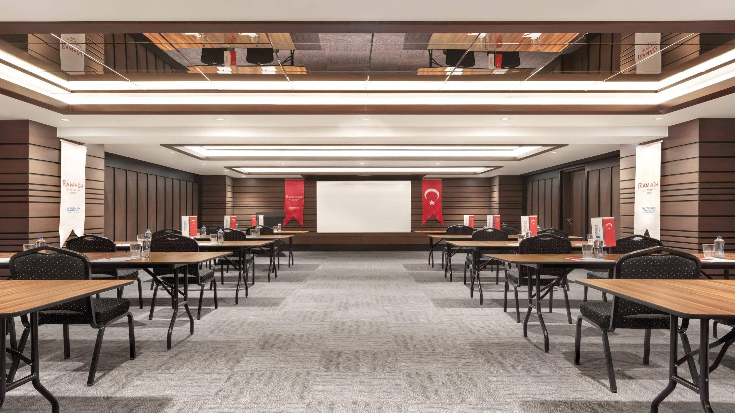 Ramada By Wyndham Isparta Exterior photo